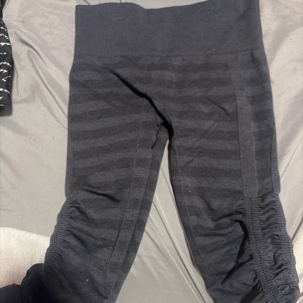 Lululemon flow capris